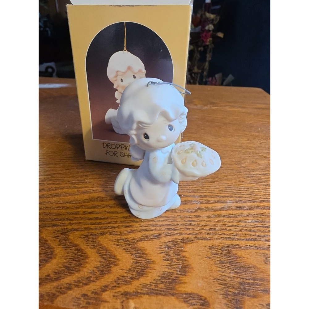 Precious Moments - Dropping Over For Christmas - E-2376 -‎ Ornament